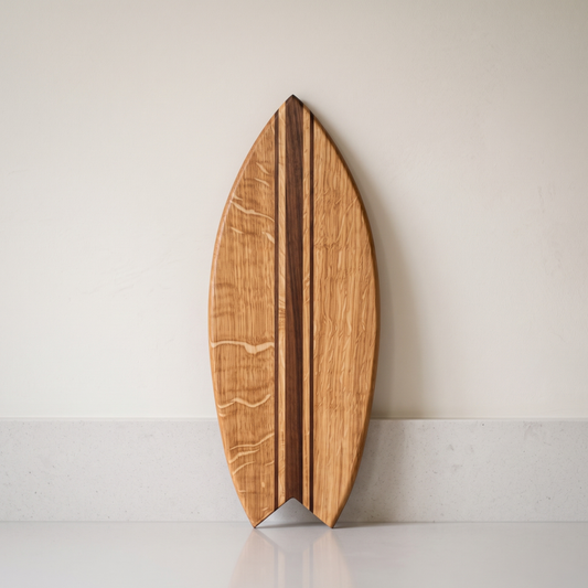 Planche à Découper Surf Premium – Base Chêne, Lignes Noyer