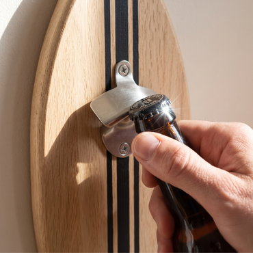 Décapsuleur Mural Surf en Bois - Lignes noires