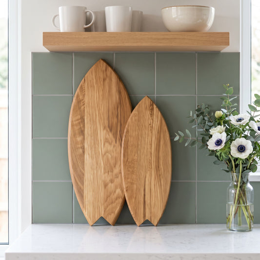 Schneidebrett Surf – Massive Eiche – 3-in-1: Schneiden, Servieren, Dekorieren