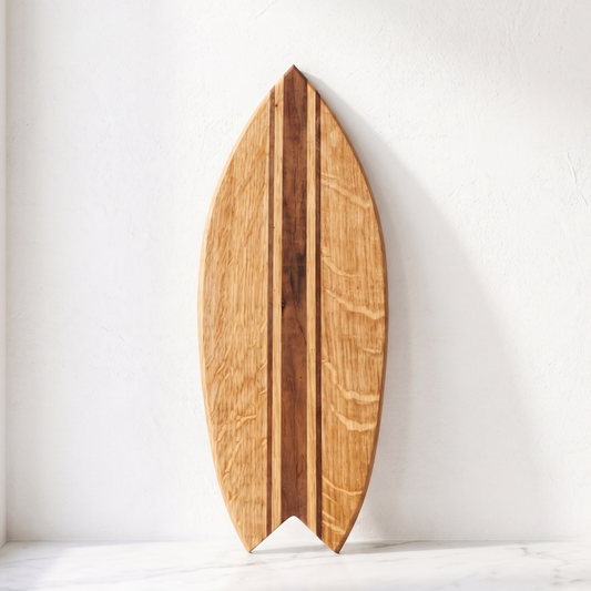 Premium Surf-Schneidebrett – Eichenbasis, Walnusslinien