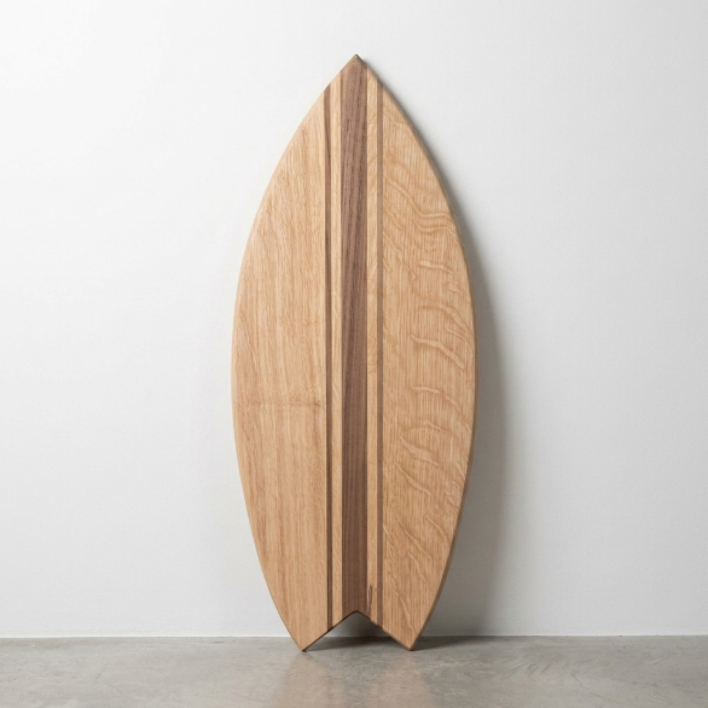 Planche à Découper Surf Premium – Base Chêne, Lignes Noyer