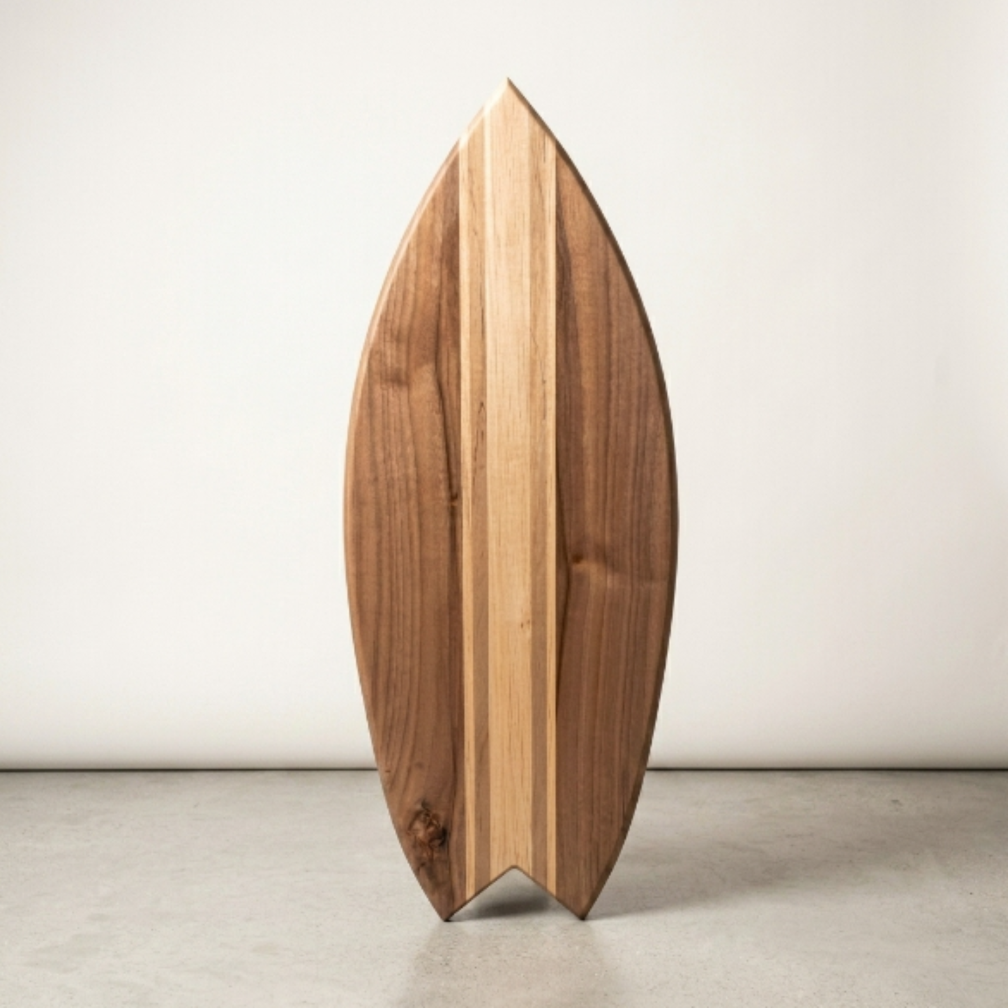 Planche à Découper Surf Premium – Base Noyer, Lignes Chêne