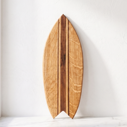 Premium Surf-Schneidebrett – Eichenbasis, Walnusslinien
