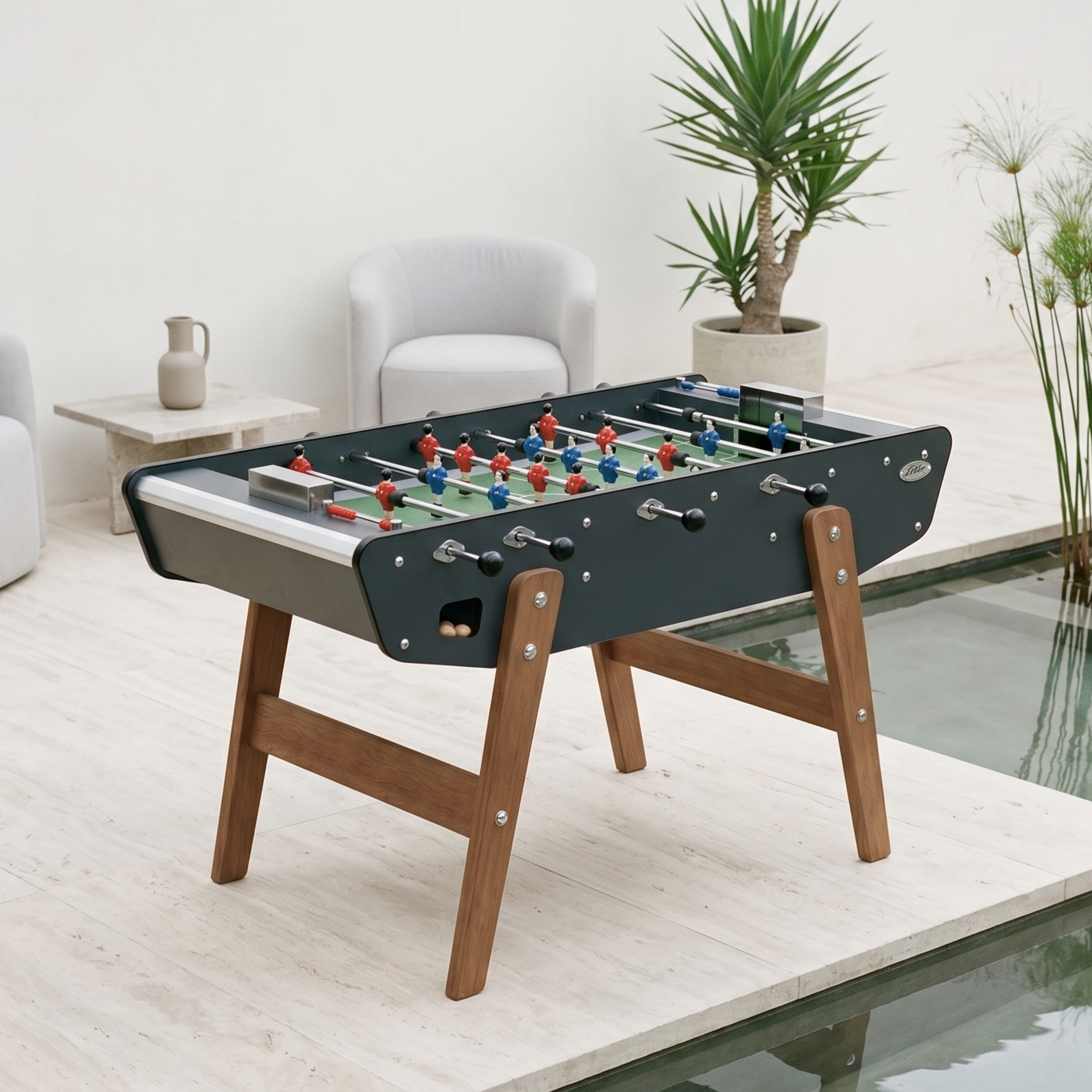 Baby-foot d'extérieur Stella Home Outdoor gris anthracite installé sur une terrasse, coloris sobre et élégant pour une intégration parfaite dans un jardin ou espace extérieur contemporain.