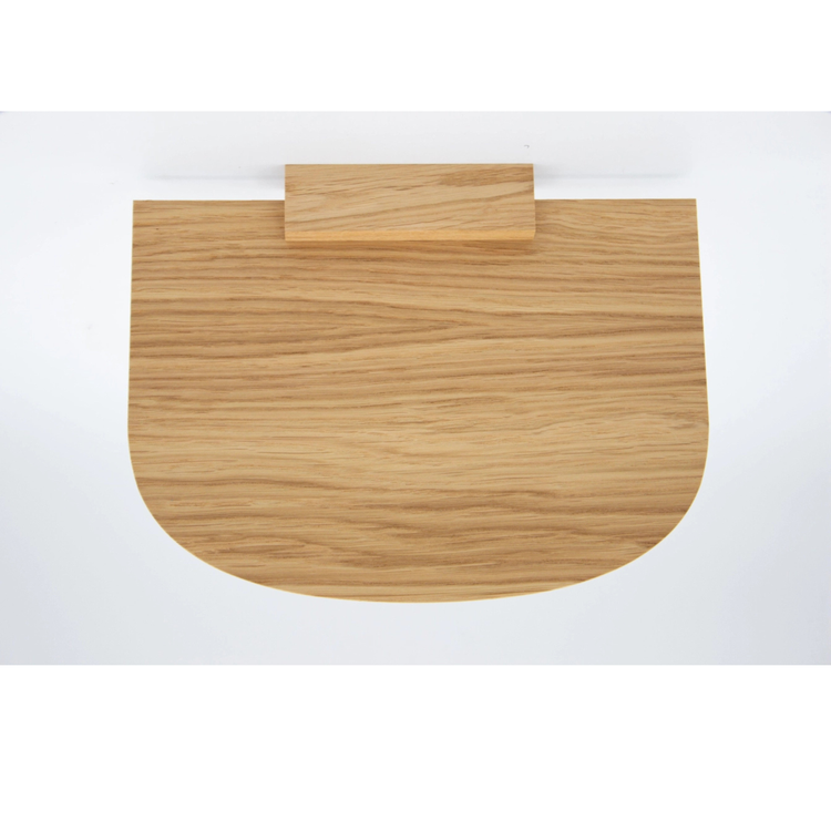 Étagère de chevet minimaliste Bonne Nuit en bois clair, montrant son design aérien et ses lignes équilibrées.